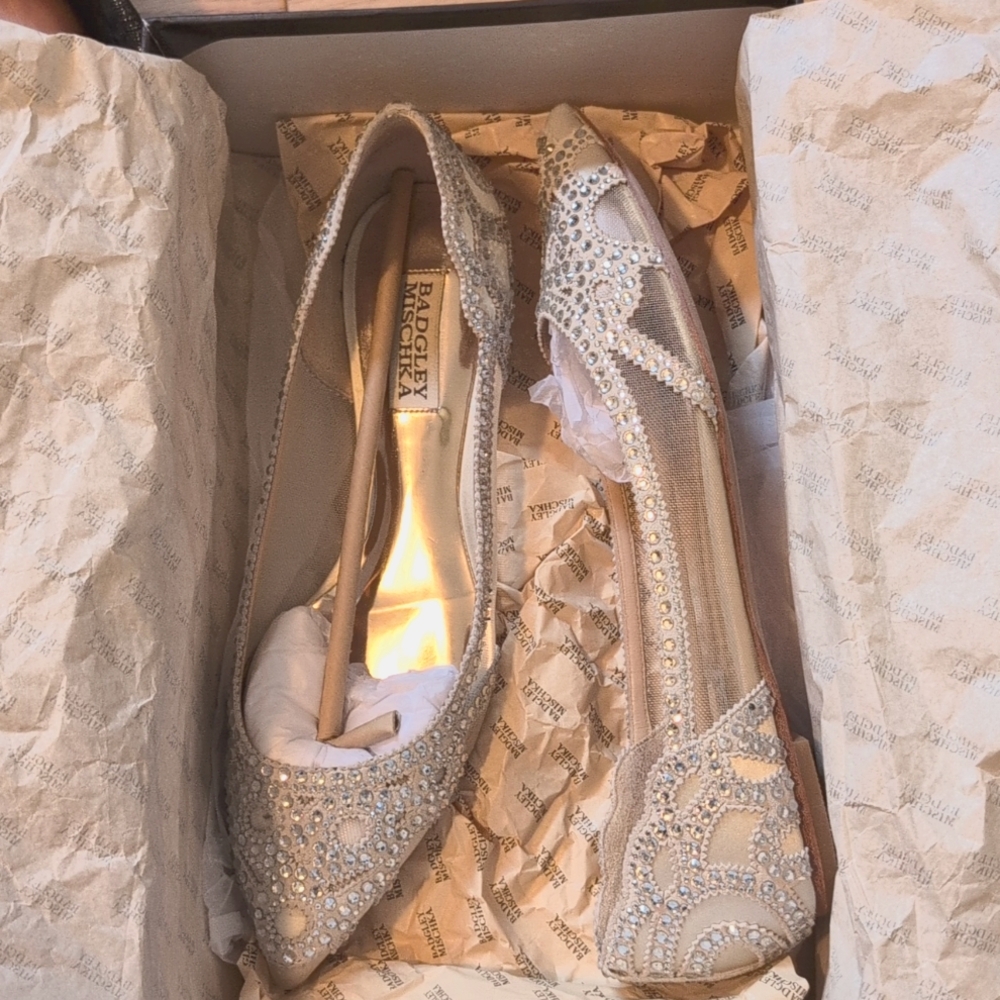 BADGLEY MISCHKA GIGI SHOES IVORY LEATHER 7.5 - BNIB